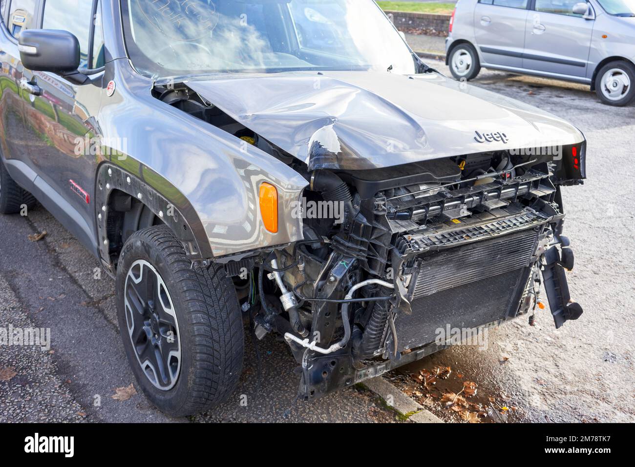 Crash damage to the front of a Jeep vehicle parked at the side of the road Stock Photo