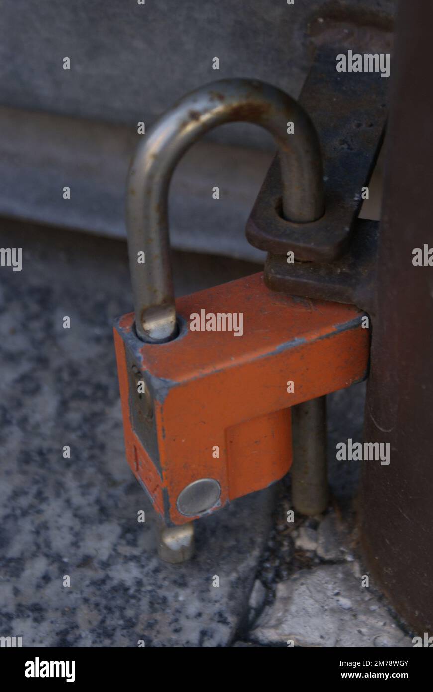 UN CADENAS ORANGE TROUVÉ À SALAMANQUE. ESPAGNE Stock Photo