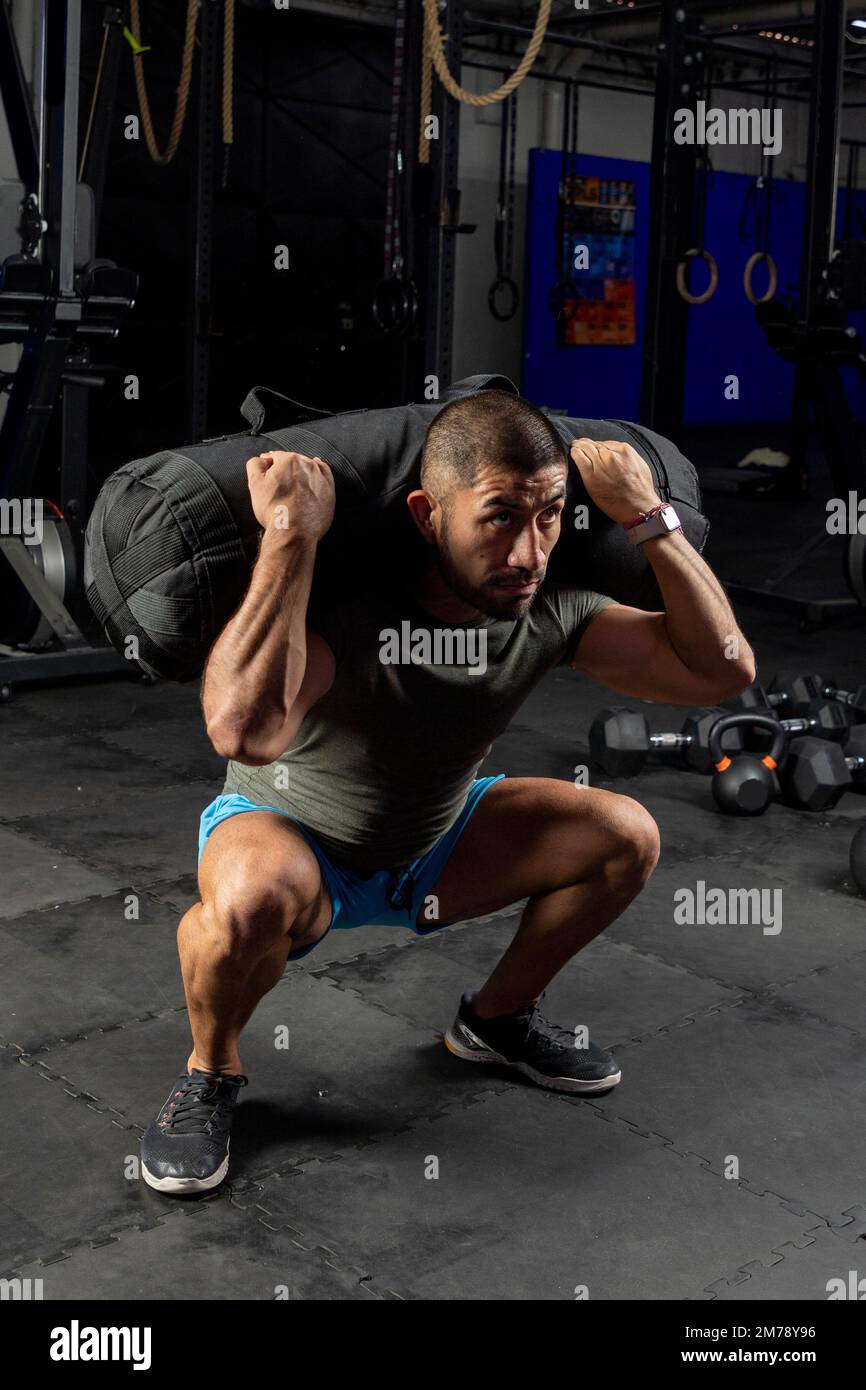 Back squats hi res stock photography and images Page 2 Alamy