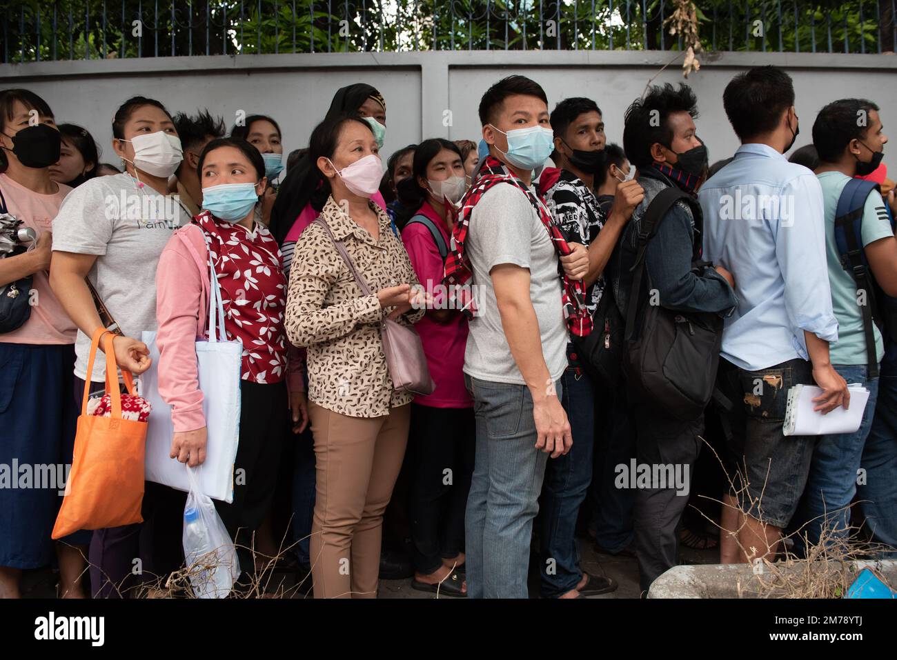 Myanmar nationals hi-res stock photography and images - Alamy