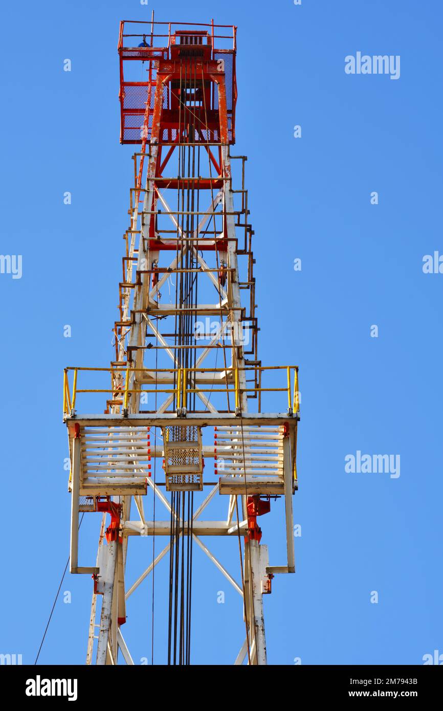 Drilling rig land hires stock photography and images Alamy
