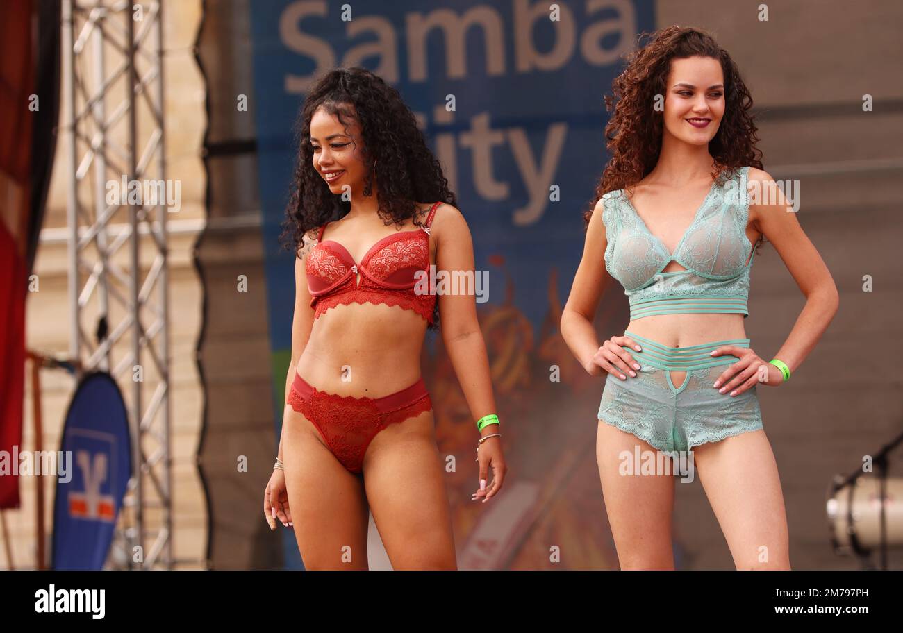 Voyaga etgan onalarning porno fotosuratlari Porno ulgaygan