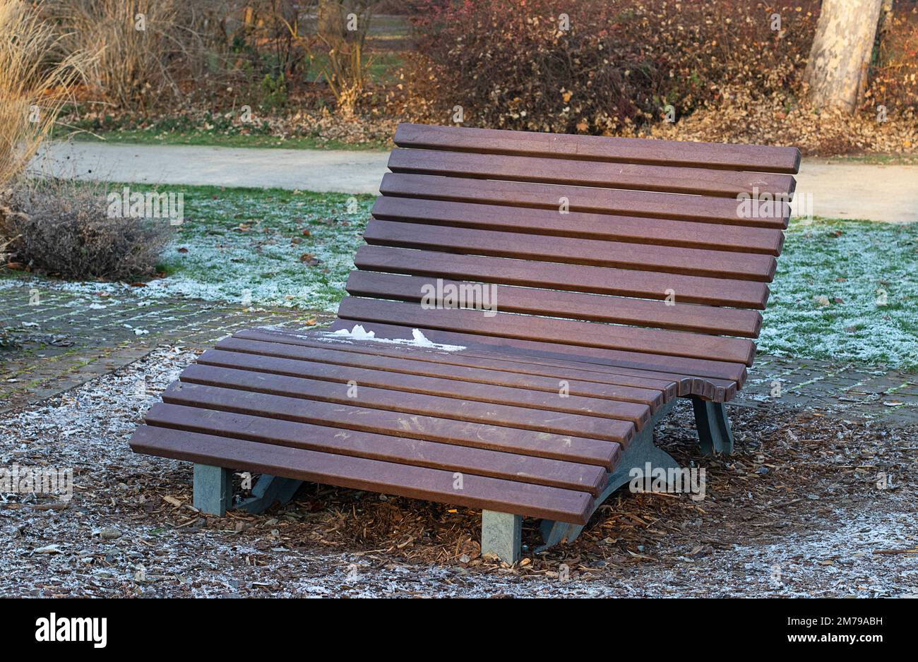 Lonely standing hi-res stock photography and images - Alamy