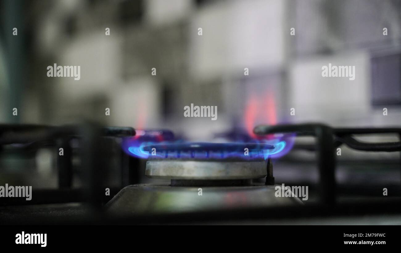 Kitchen burner turning on. Stove top burner igniting into a blue cooking flame Stock Photo Alamy