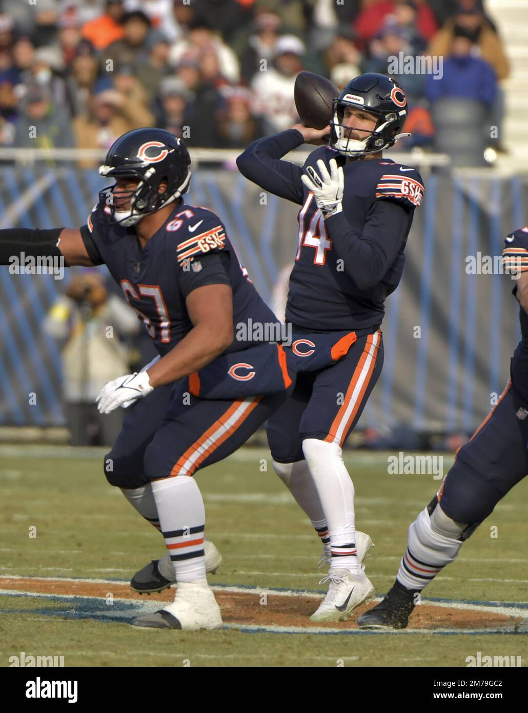 Chicago, IL, USA. 18th Dec, 2022. Chicago Bears quarterback #1 Justin Fields  in action during a game against the Philadelphia Eagles in Chicago, IL.  Mike Wulf/CSM/Alamy Live News Stock Photo - Alamy