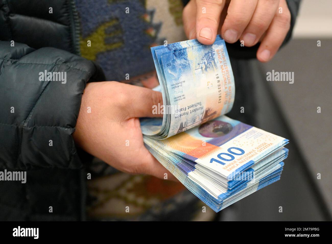 Cash Banknotes One Hundred Swiss Francs Stock Photo Alamy cash-banknotes-one-hundred-swiss-francs-stock-photo-alamy
