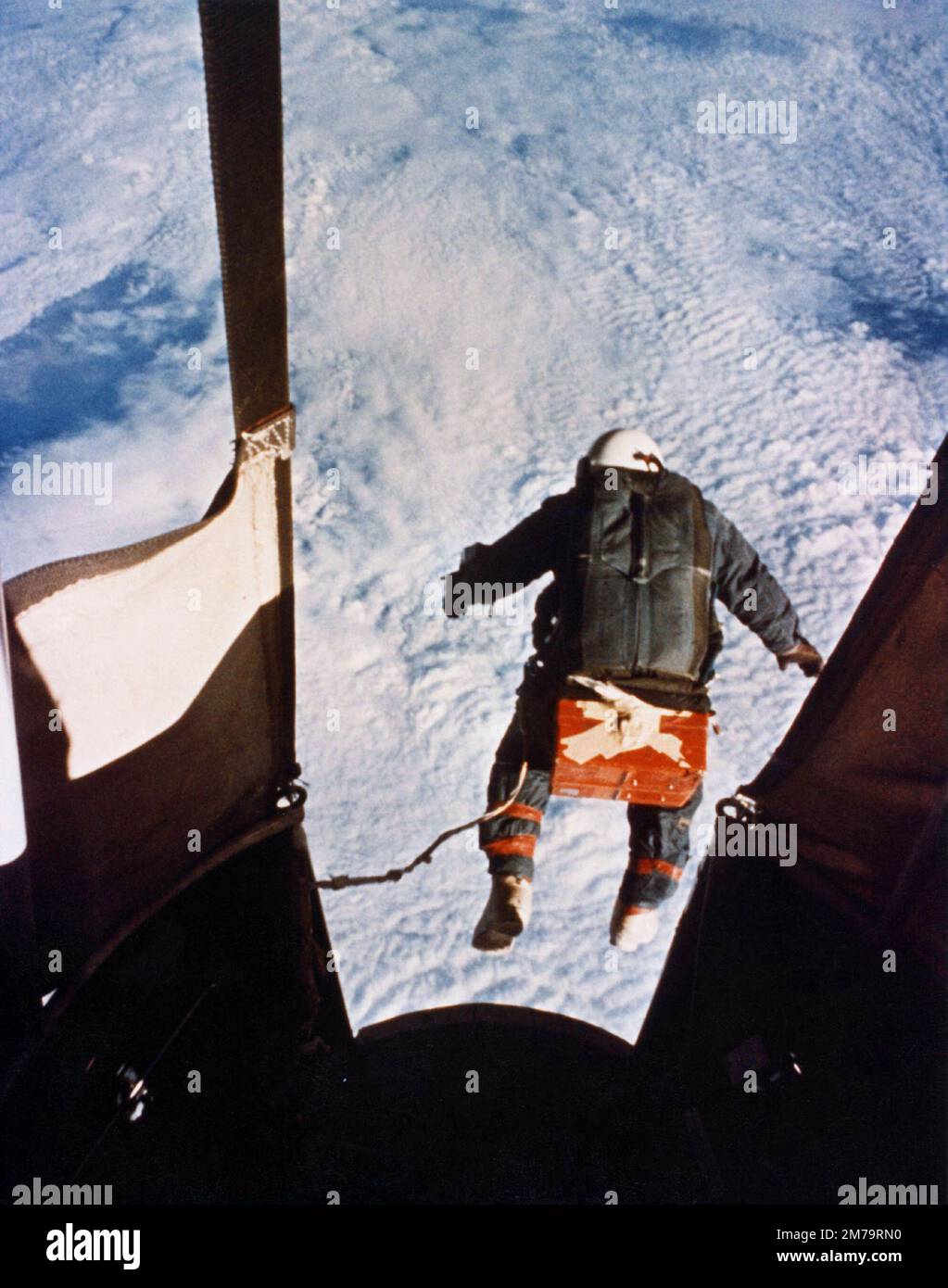 Kittinger's record-breaking skydive from Excelsior III. On Aug. 16, 1960, Col. Kittinger stepped from a balloon-supported gondola at the altitude of 102,800 feet. In freefall for 4.5 minutes at speeds up to 714 mph and temperatures as low as -94 degrees Fahrenheit, he opened his parachute at 18,000 feet. (U.S. Air Force photo) Stock Photo