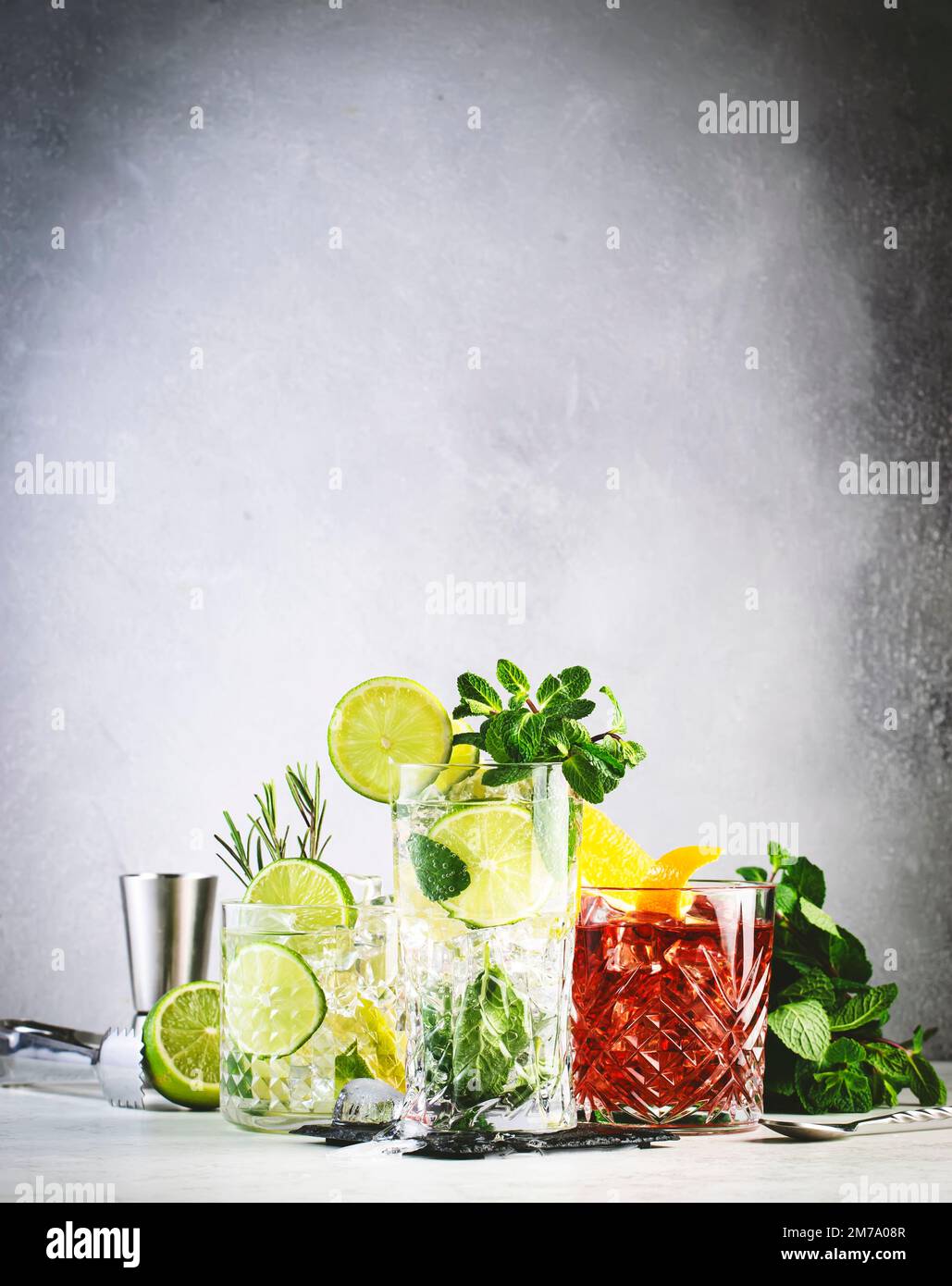 Most popular alcoholic cocktails set mojito, gin tonic and negroni on