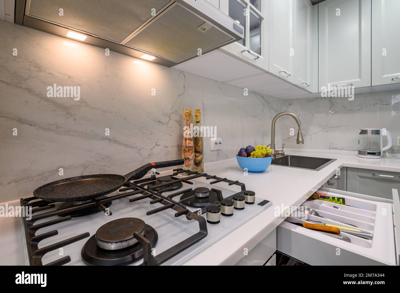 Kitchen extractor hood hi-res stock photography and images - Alamy