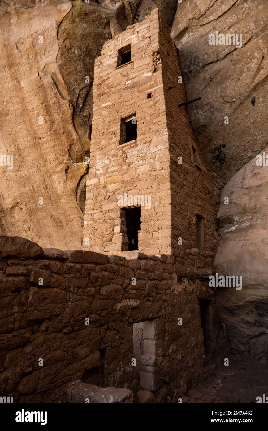Small Cliff Structure Structure clings hi-res stock photography and images - Alamy