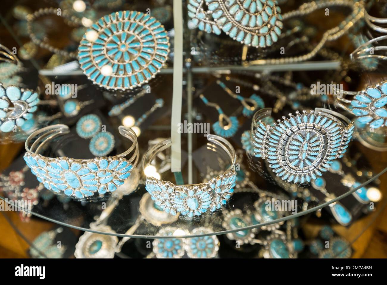 Authentic Navajo jewelry shops near Monument Valley Authentic Navajo jewelry shops near Monument Valley