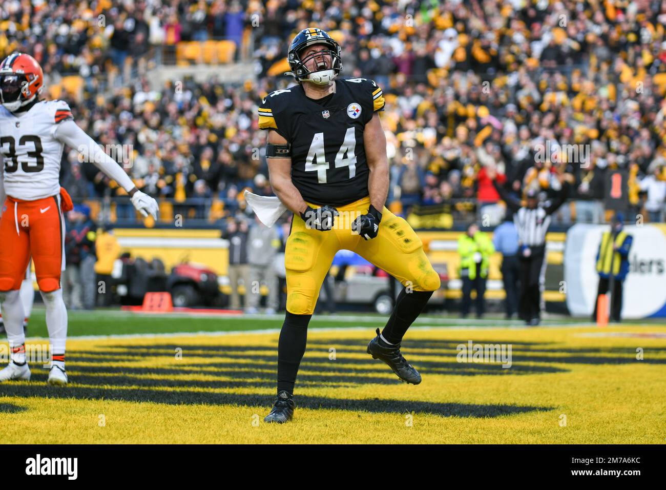 Pittsburgh, Pennsylvania, USA. 8th Jan, 2023. January 8th, 2023 Pittsburgh  Steelers fullback Derek Watt (44) celebrates after scoring a touchdown  during Pittsburgh Steelers vs Cleveland Browns in Pittsburgh, PA. Jake  Mysliwczyk/BMR (Credit