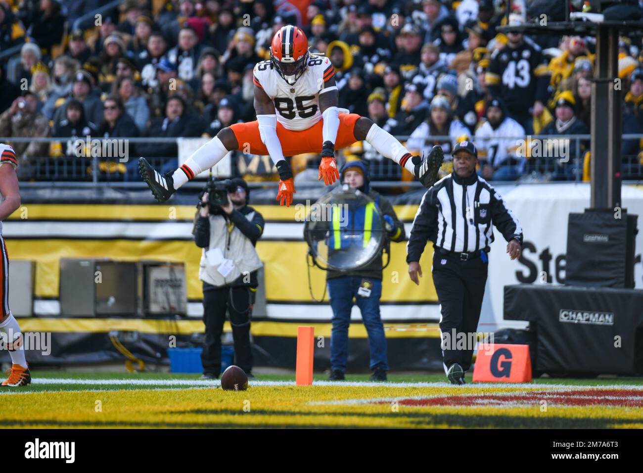 JAN 8th, 2023: David Njoku #85 during the Steelers vs Browns game in  Pittsburgh, PA. Jason Pohuski/CSM/Sipa USA(Credit Image: © Jason  Pohuski/Cal Sport Media/Sipa USA Stock Photo - Alamy