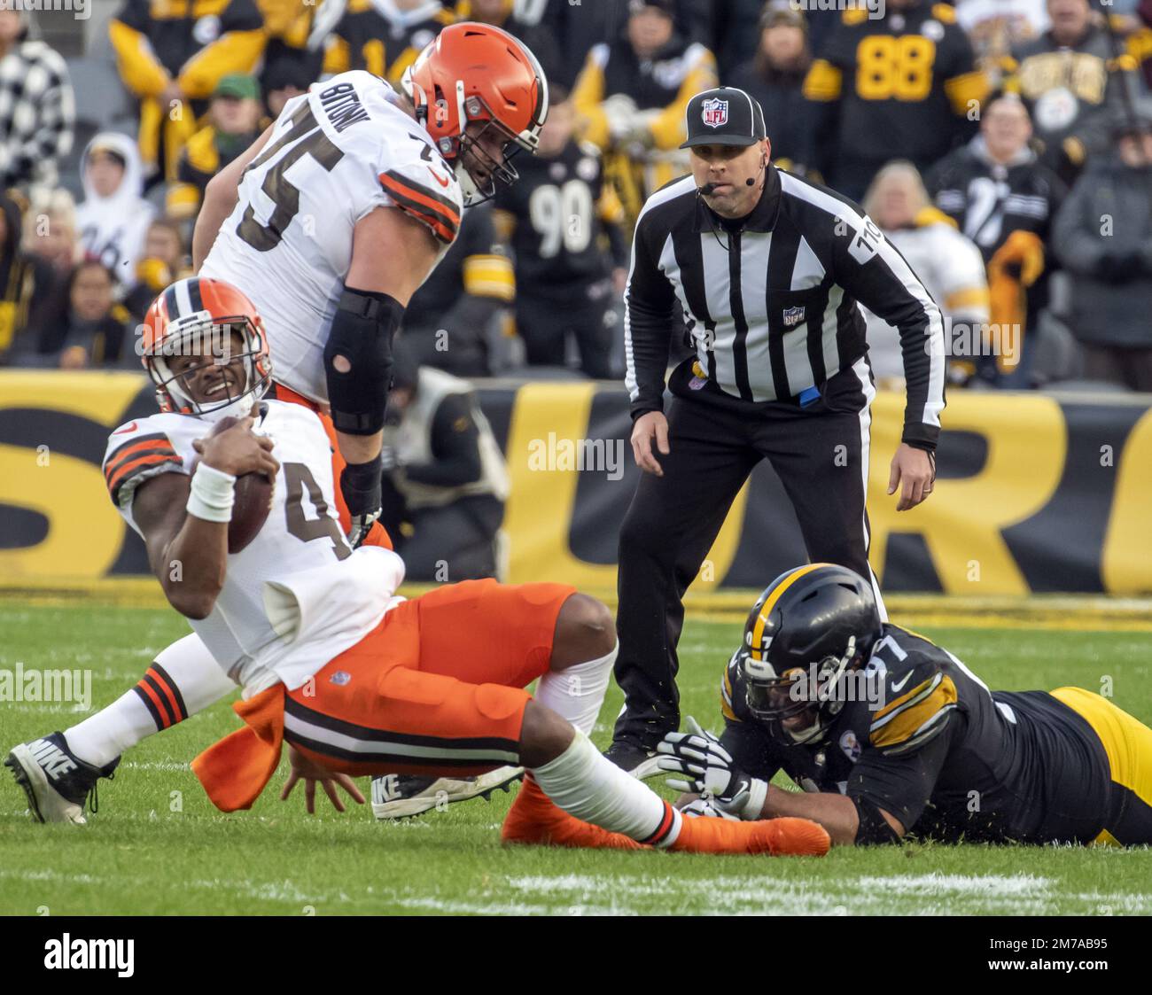 JAN 8th, 2023: T.J. Watt #90 during the Steelers vs Browns game in  Pittsburgh, PA. Jason Pohuski/CSM/Sipa USA(Credit Image: © Jason  Pohuski/Cal Sport Media/Sipa USA Stock Photo - Alamy