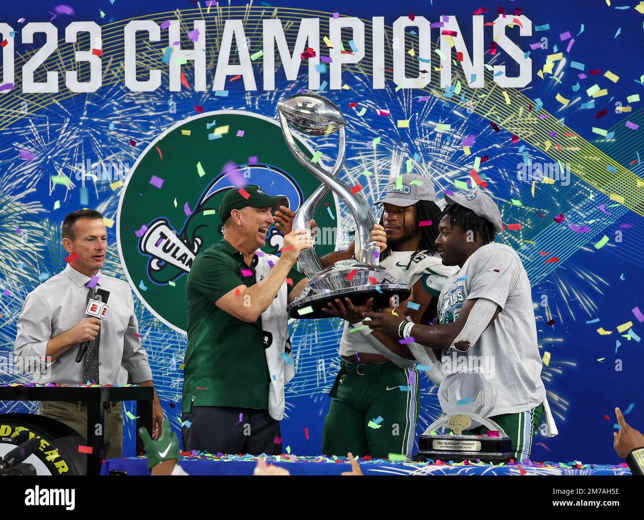 Arlington, TX, USA. 2nd Jan, 2023. Tulane Green Wave head coach Willie