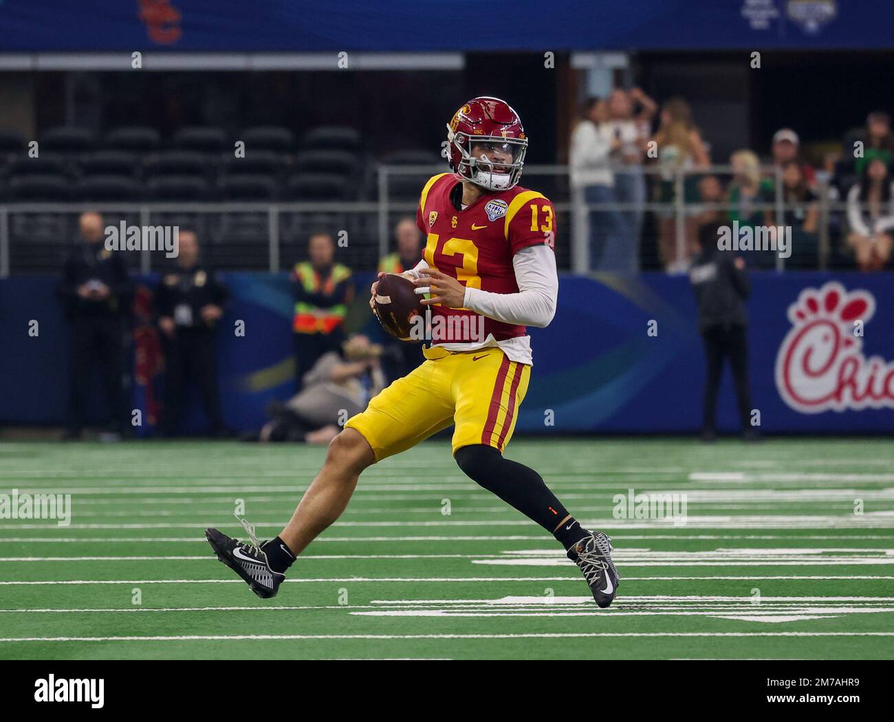 Arlington, TX, USA. 2nd Jan, 2023. USC Trojans quarterback Caleb Williams (13) takes the snap during the Goodyear Cotton Bowl game between the Tulane Green Wave and the University of Southern California Trojans on January 2, 2023 at AT&T Stadium in Arlington, Texas. (Mandatory Credit: Freddie Beckwith/MarinMedia.org/Cal Sport Media) (Absolute Complete photographer, and credits required).Television, or For-Profit magazines Contact MarinMedia directly. Credit: csm/Alamy Live News Stock Photo