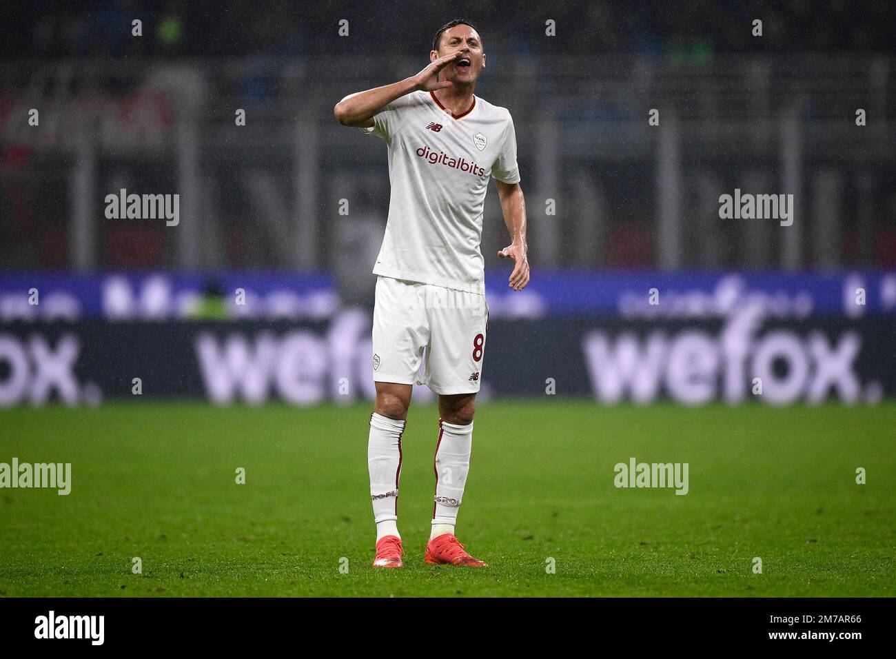 Milan, Italy. 08 January 2023. Nemanja Matic of AS Roma reacts during the Serie A football match between AC Milan and AS Roma. Credit: Nicolò Campo/Alamy Live News Stock Photo