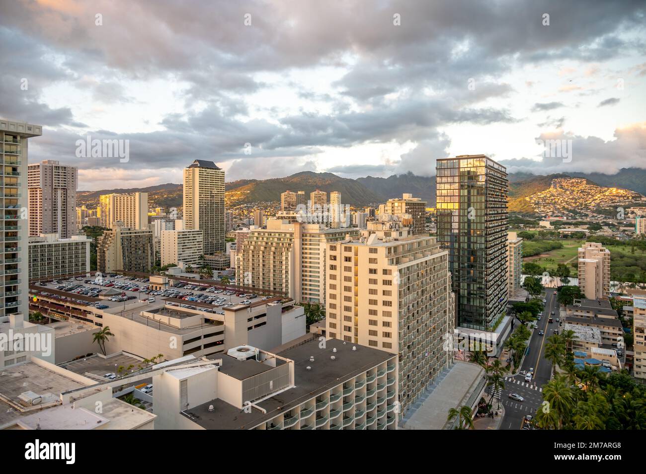 Skyline on the waikiki beach hi-res stock photography and images - Alamy