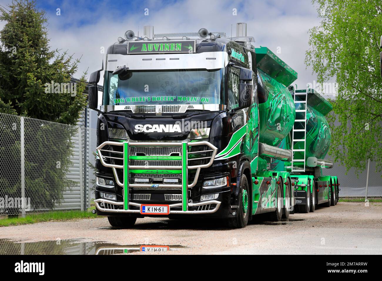 Beautifully customized green Scania R540 tank truck Movin' On for bulk transport of Kuljetus Auvinen Oy parked. Salo, Finland. May 29, 2022. Stock Photo