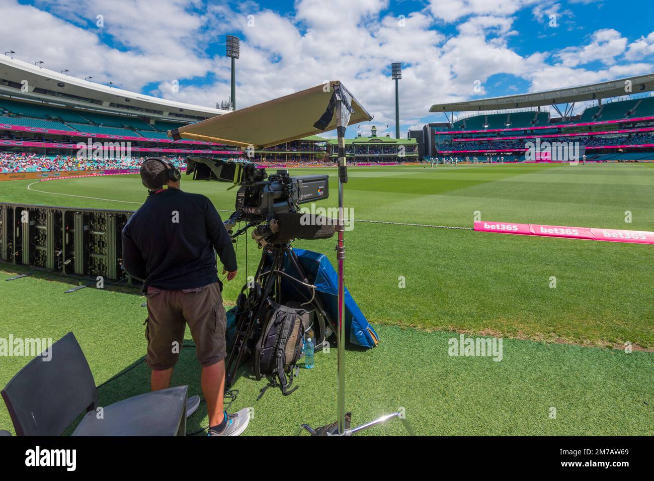 An outside broadcast television cameraman with sun protection, recording play at the 3rd Cricket Test Match between Australia and South Africa Stock Photo