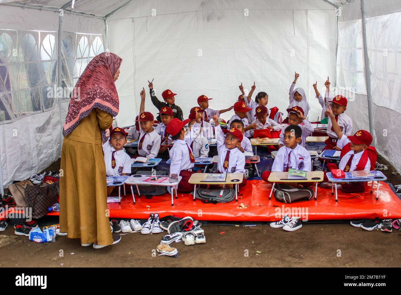 Cianjur, West Java, Indonesia. 9th Jan, 2023. Students attend in makeshift tent classroom during first day of school in Cianjur. A total of 262 students at SDN Citamiang Cianjur studied in makeshift tents due to their schools was damaged by the M 5.6 earthquake. (Credit Image: © Algi Febri Sugita/ZUMA Press Wire) Credit: ZUMA Press, Inc./Alamy Live News Stock Photo