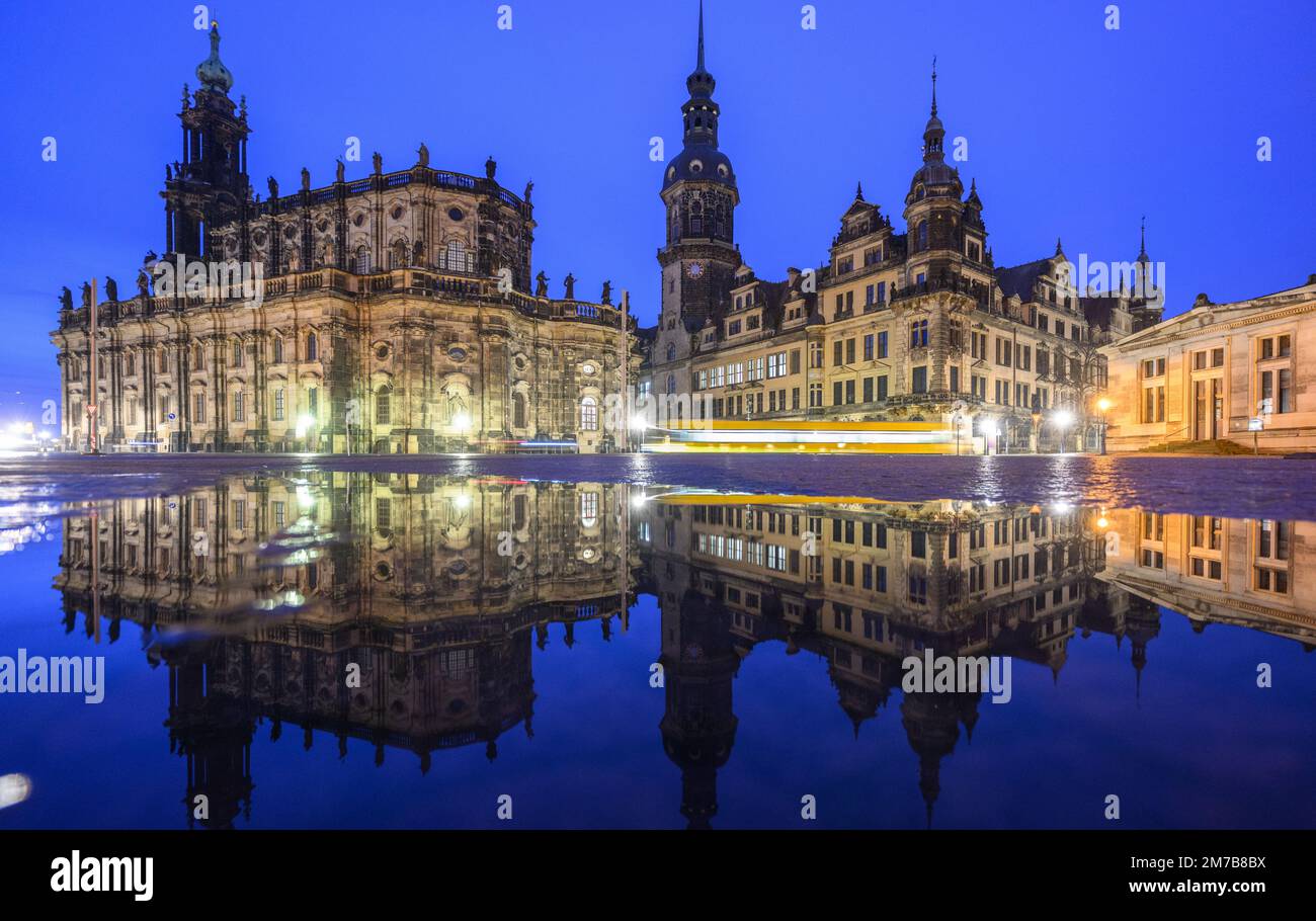 Dresden, Germany. 09th Jan, 2023. The Hofkirche (l-r), the Hausmannsturm, the Residenzschloss and the Schinkelwache are reflected in a puddle on Theaterplatz in the old town this morning. Credit: Robert Michael/dpa/Alamy Live News Stock Photo