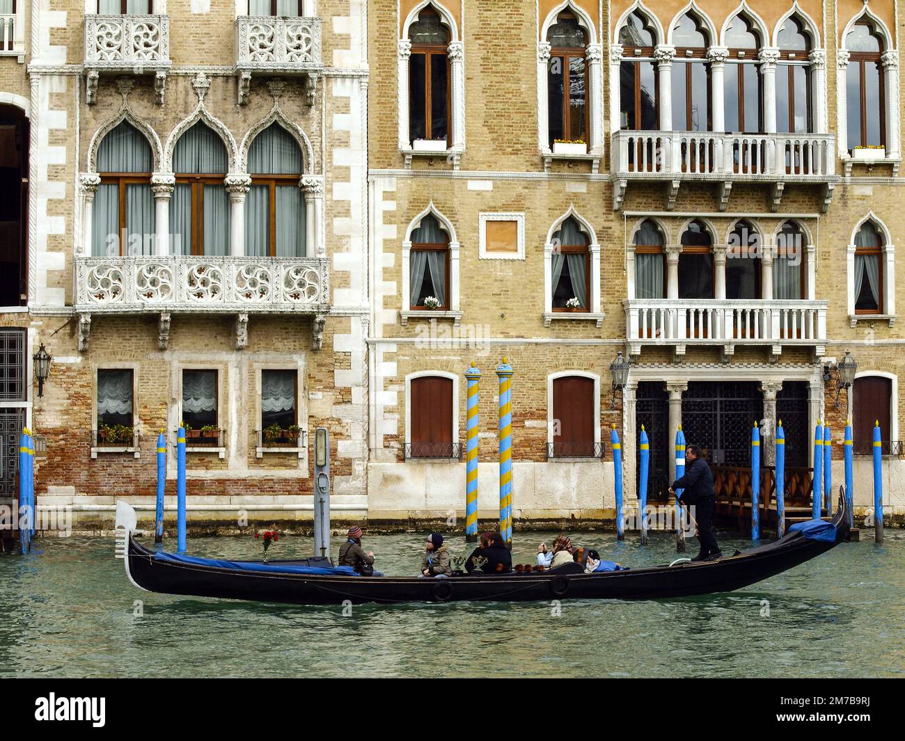 Gondola en el Gran canal, sestiere de San Marco. Venecia.Véneto. Italia. Stock Photo