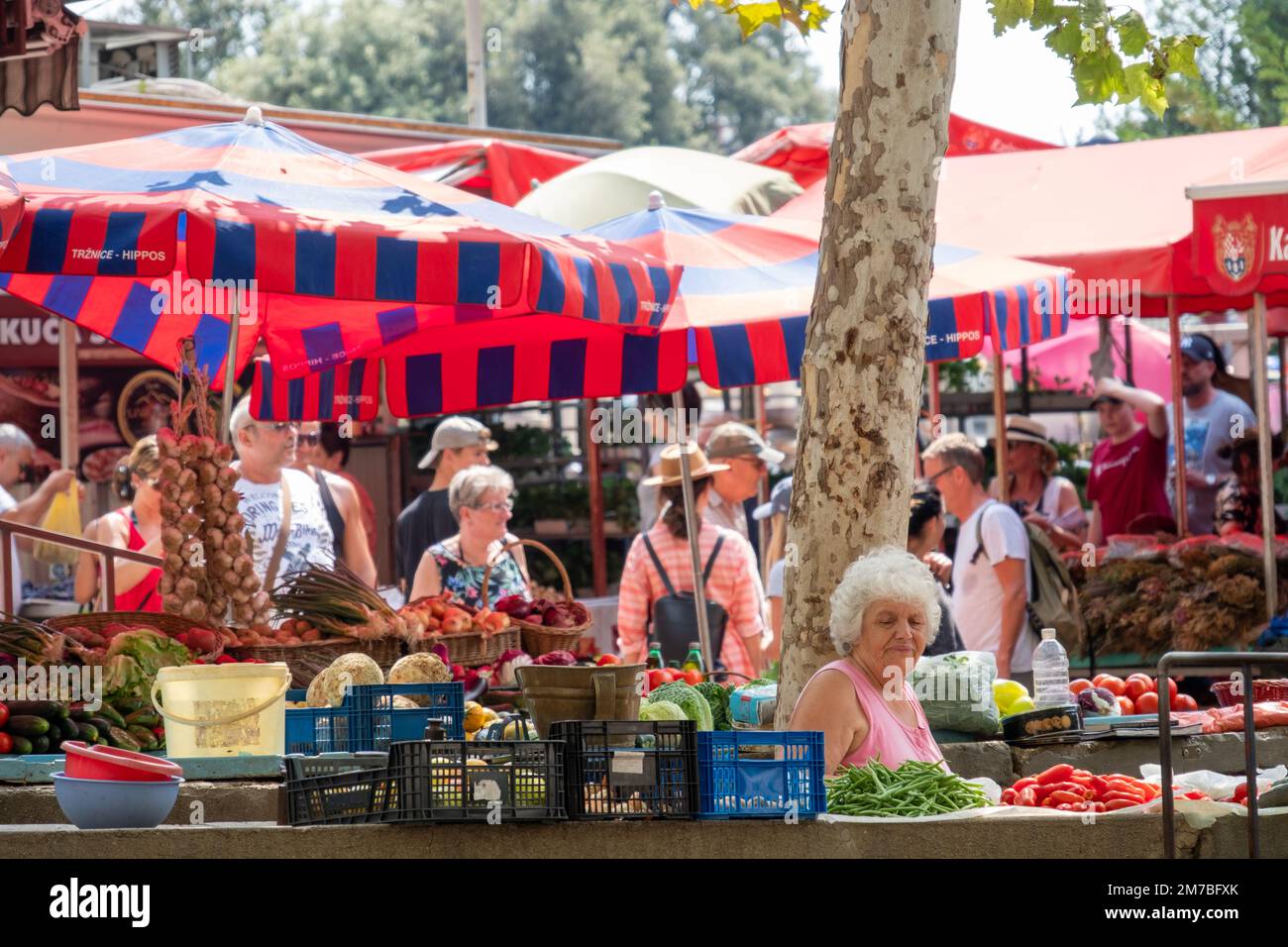 Pazar split hi-res stock photography and images - Alamy