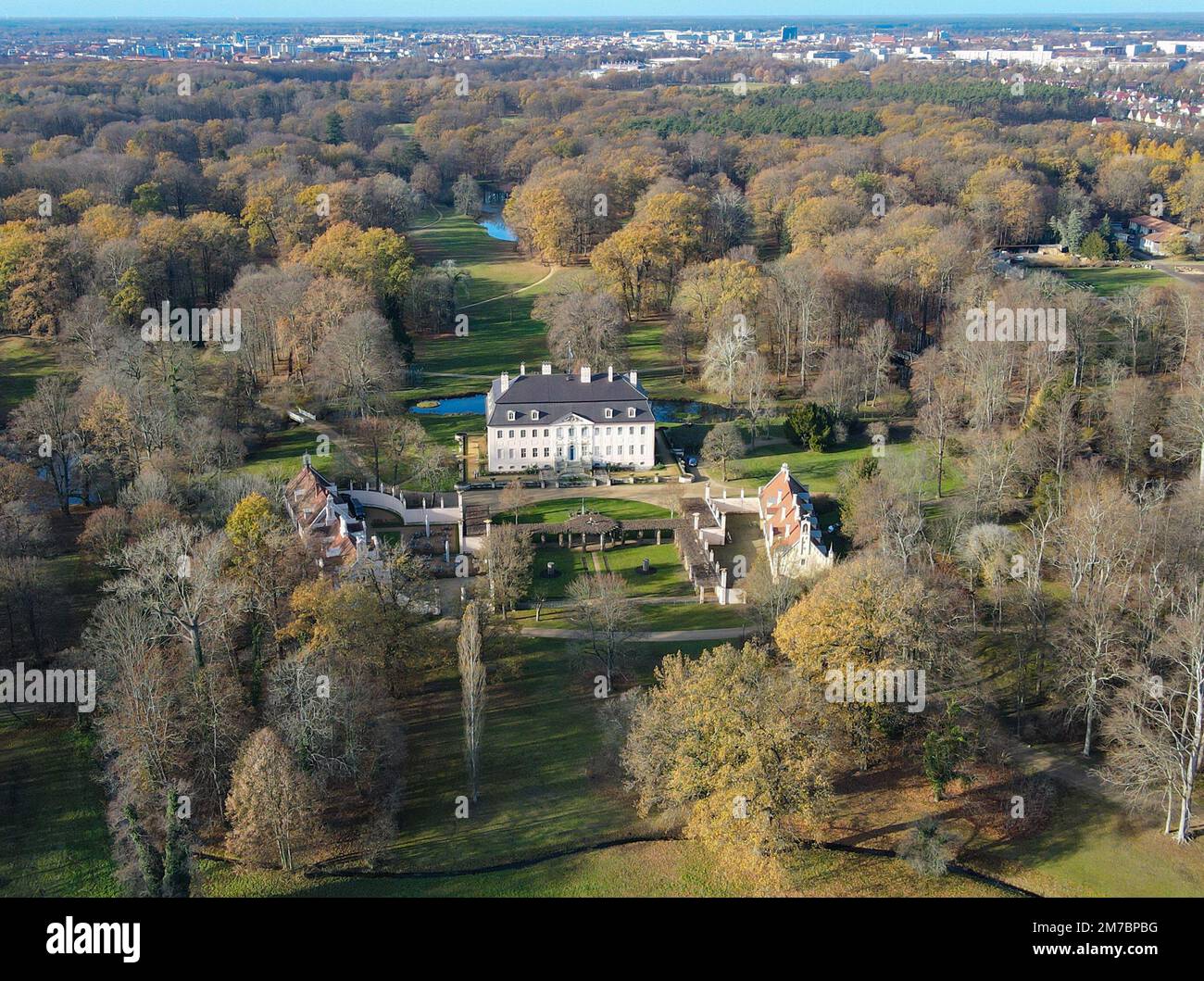 PRODUCTION 25 November 2022, Brandenburg, Cottbus Branitz Palace in