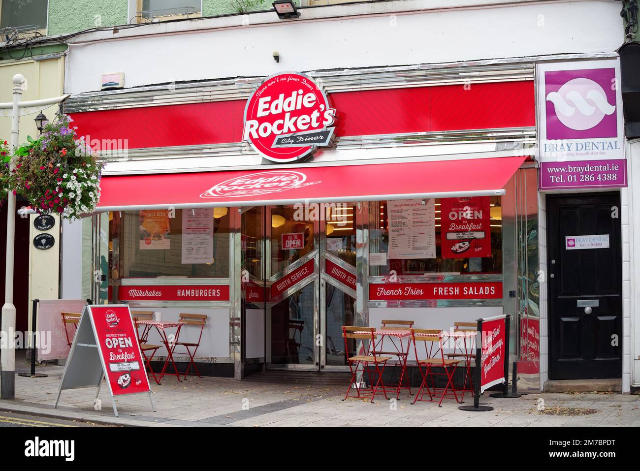Eddie Rocket's in Bray, Co. Wicklow, Ireland. It's an Irish restaurant chain that offers American-style fast food in 1950s style diners. Stock Photo