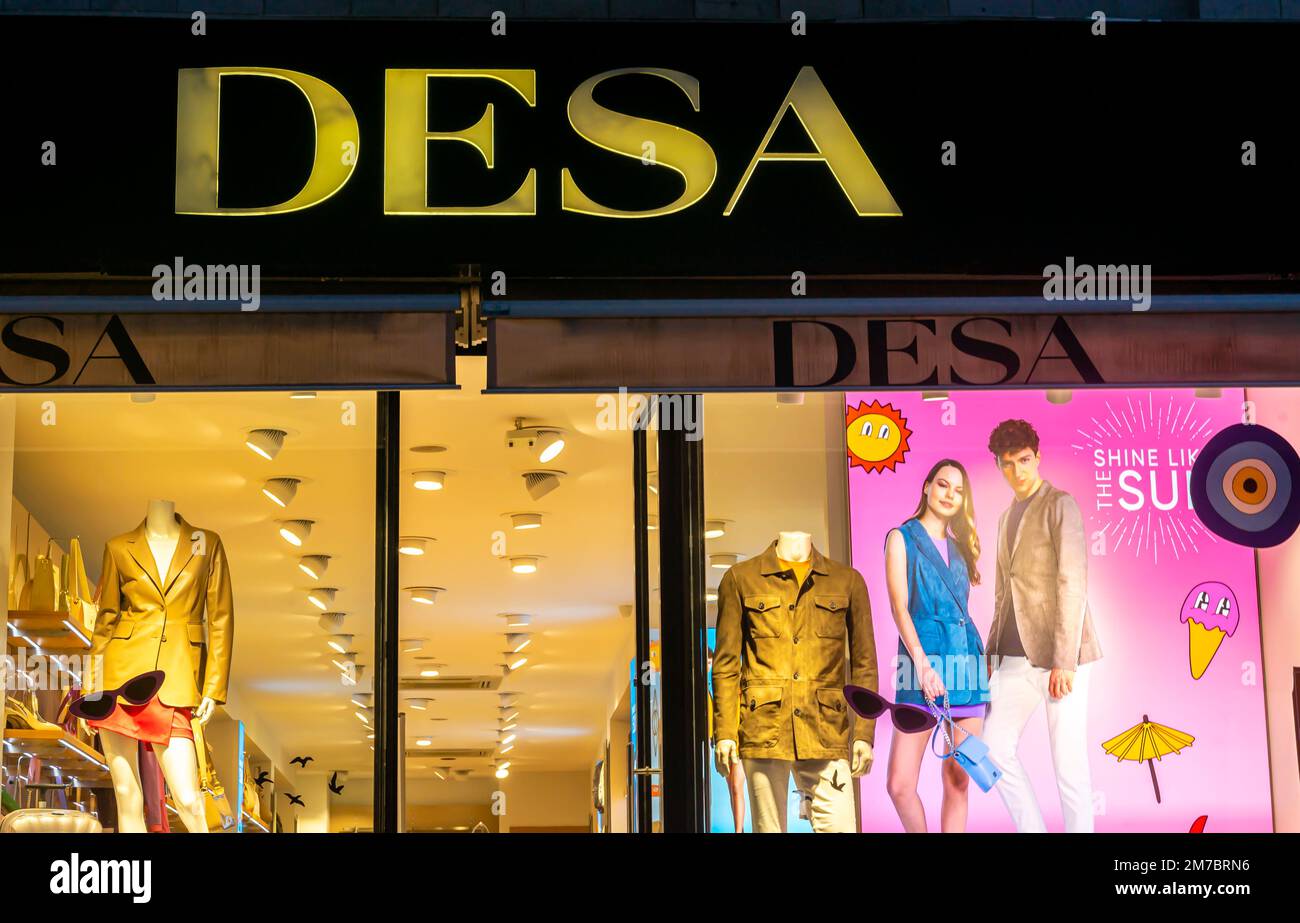 Shop windows Istanbul. Desa Clothing store in Istanbul. Store window