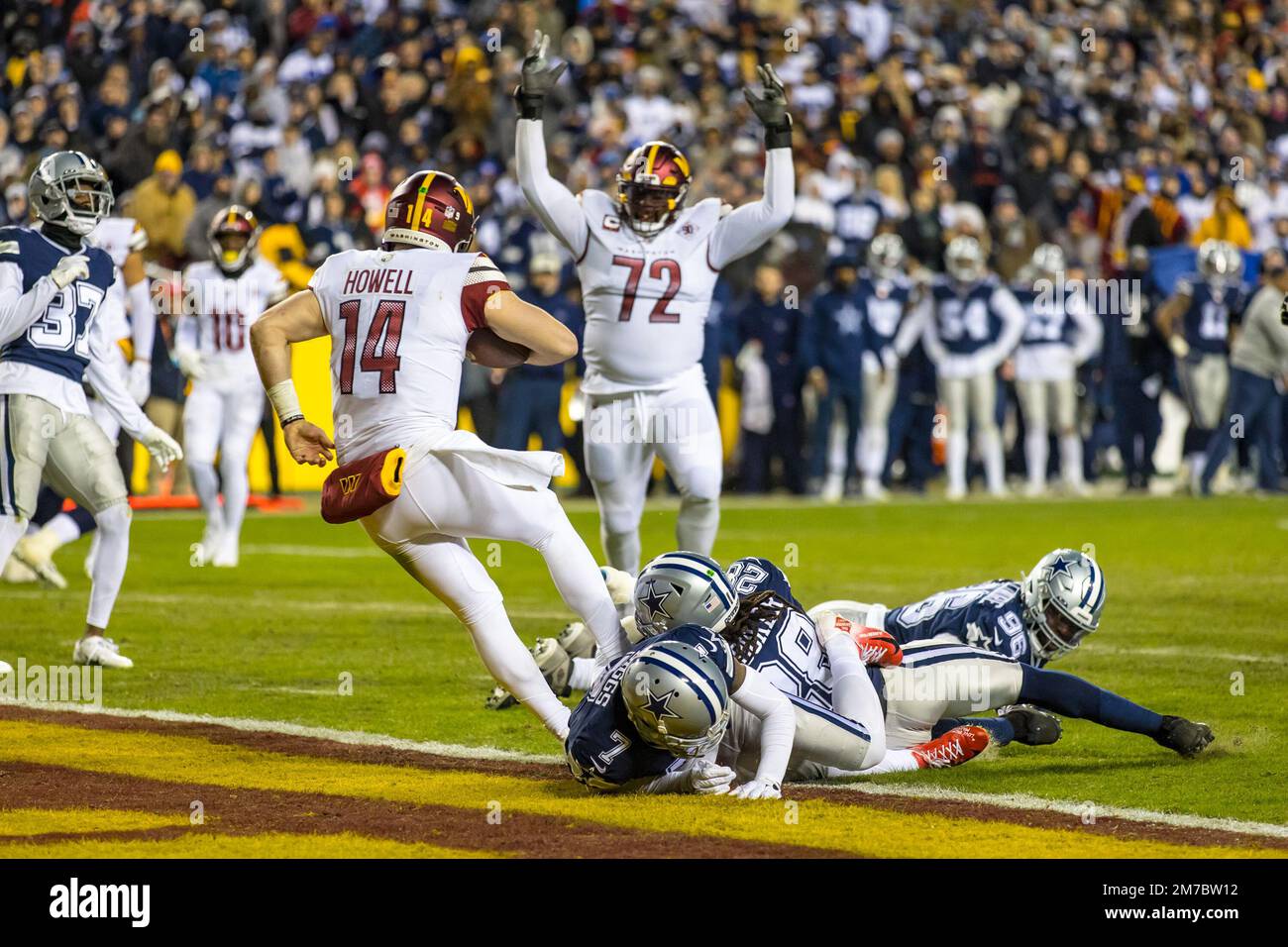 January 8, 2023 : Washington Commanders quarterback Sam Howell (14) runs  the ball upfield during the game against the Dallas Cowboys in Landover,  MD. Photographer: Cory Royster (Credit Image: Â© Cory Royster/Cal