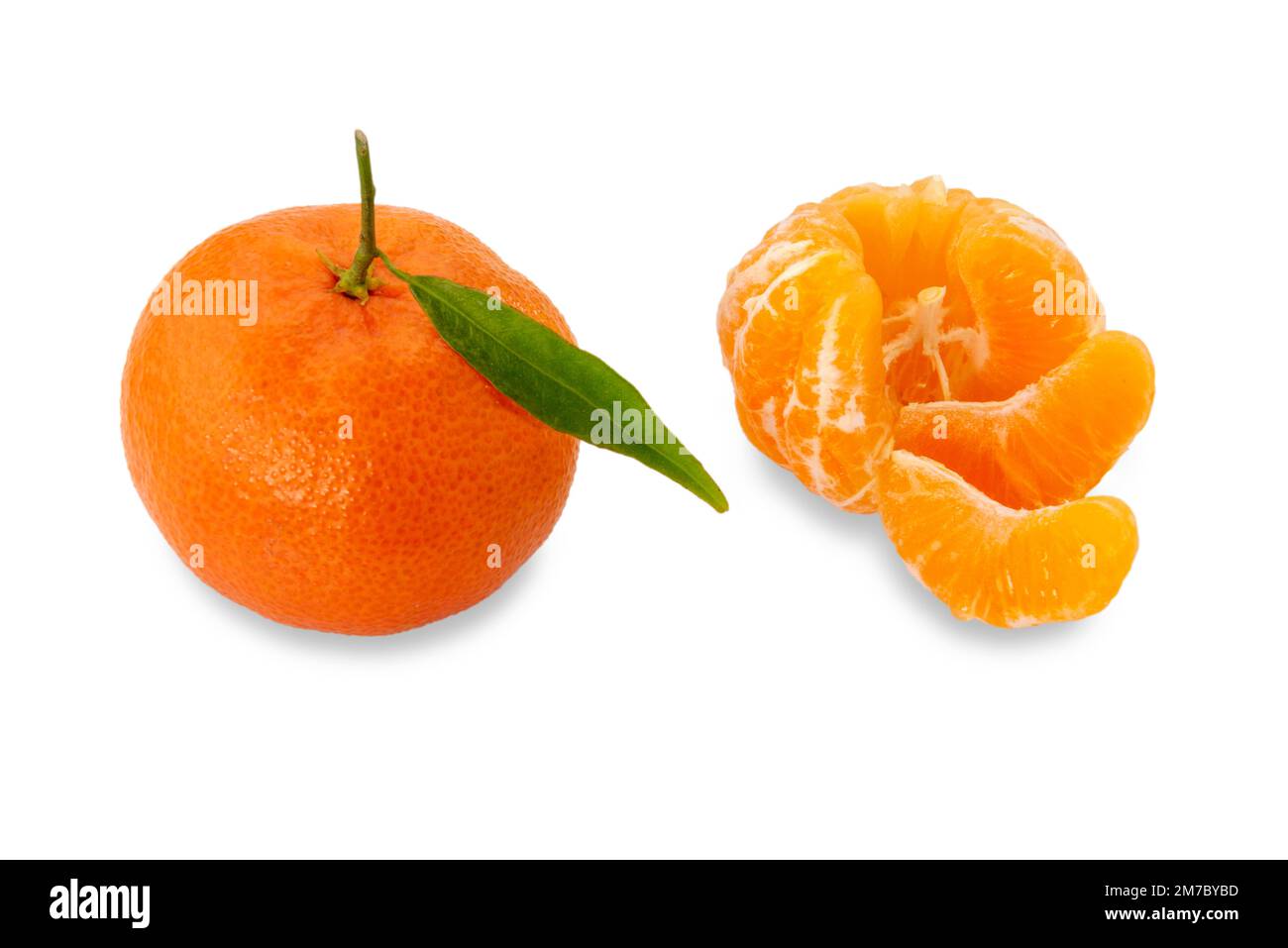 https://c8.alamy.com/comp/2M7BYBD/ripe-tangerine-with-green-leaf-next-to-peeled-tangerine-with-mandarin-wedges-isolated-on-white-with-clipping-path-2M7BYBD.jpg