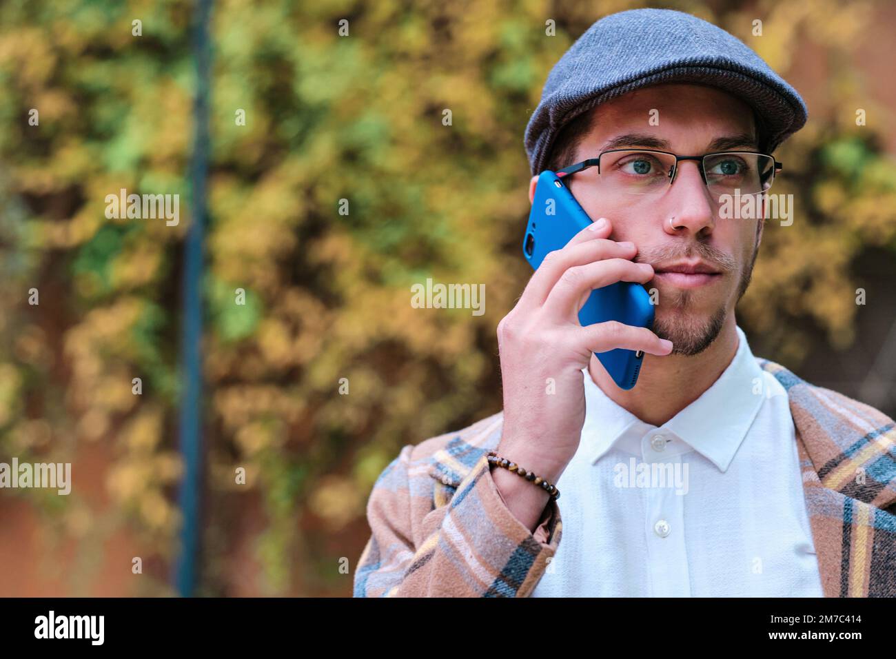 Man in beret hi-res stock photography and images - Alamy