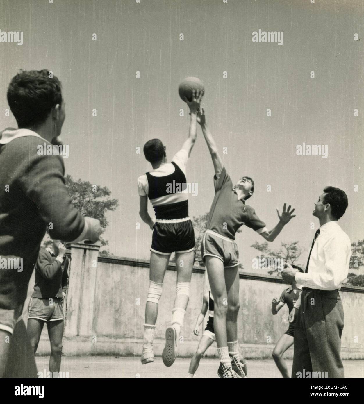 Youngsters playing amateur basketball, Italy 1950s Stock Photo