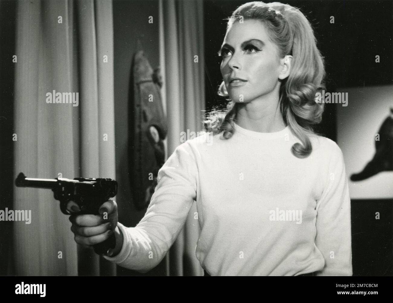 Danish actress Hanne Borchsenius in the movie There came a soldier (Det kommer en soldat), Denmark 1969 Stock Photo