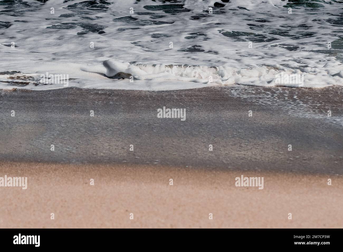 Ocean waves hitting shore hi-res stock photography and images - Alamy