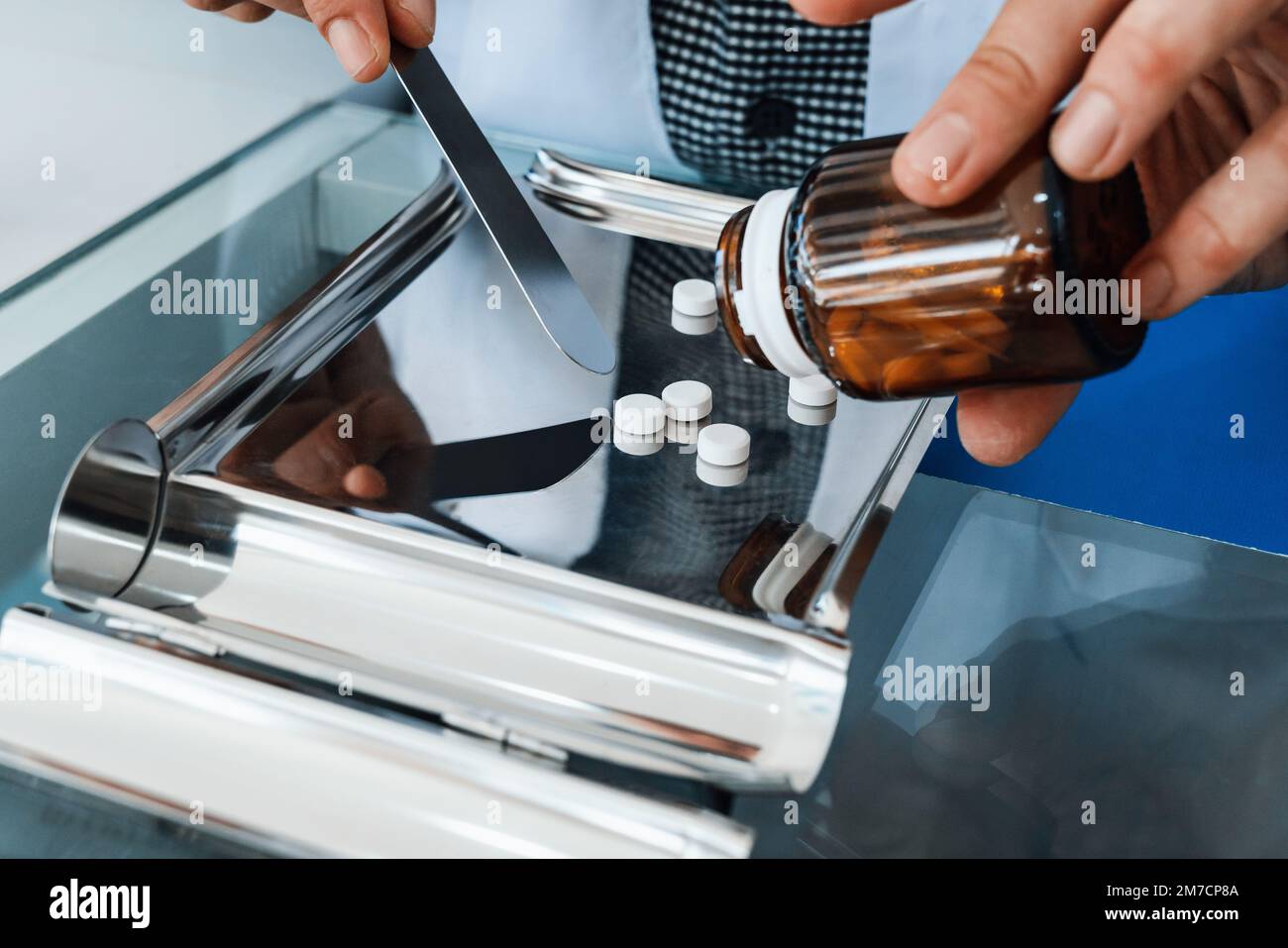 Counting tray hi-res stock photography and images - Alamy