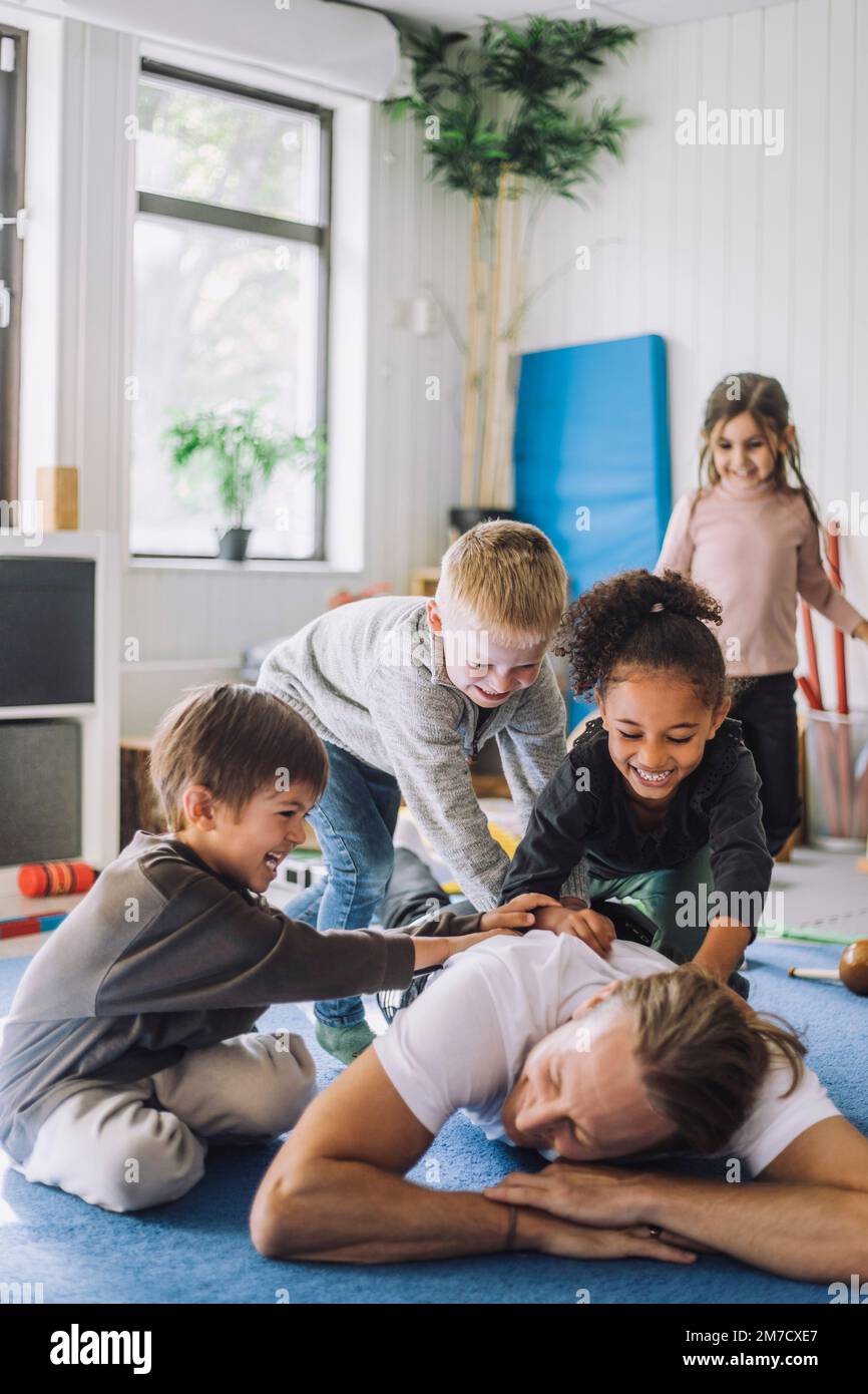 Multiracial children hi-res stock photography and images - Alamy