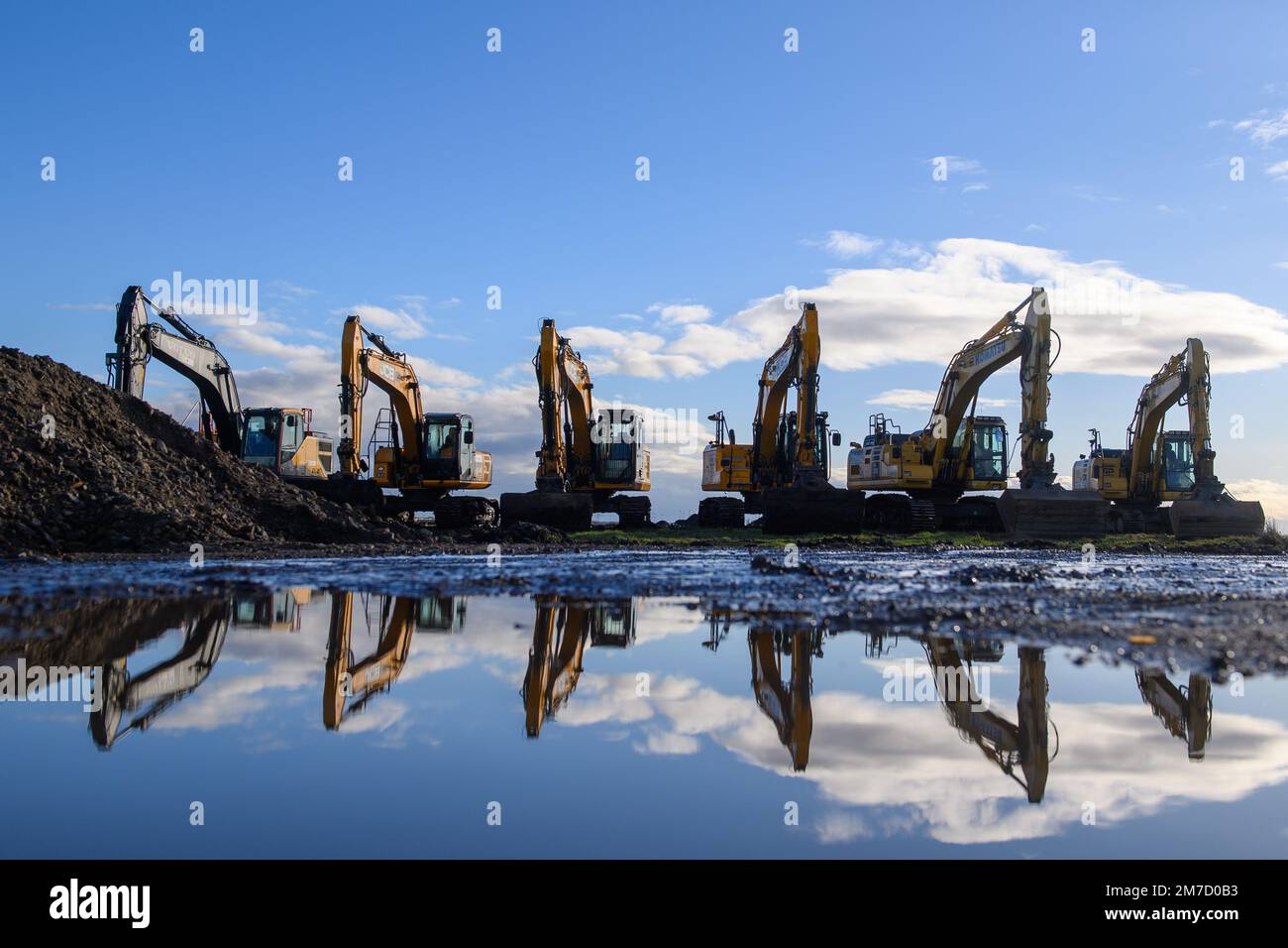 09 January 2023, Saxony-Anhalt, Magdeburg: Excavators stand side by side at the edge of a field and are reflected in a puddle. The chip manufacturer Intel wants to build a plant on the field on the outskirts of Magdeburg. The U.S. chip manufacturer has now reaffirmed its investment plans in Magdeburg. One works together with the German government, in order to lead it to success. In March 2022, Intel had announced that the latest generation of chips would be produced in Magdeburg from 2027. Two semiconductor plants are to be built in an initial expansion phase. Photo: Klaus-Dietmar Gabbert/dpa Stock Photo