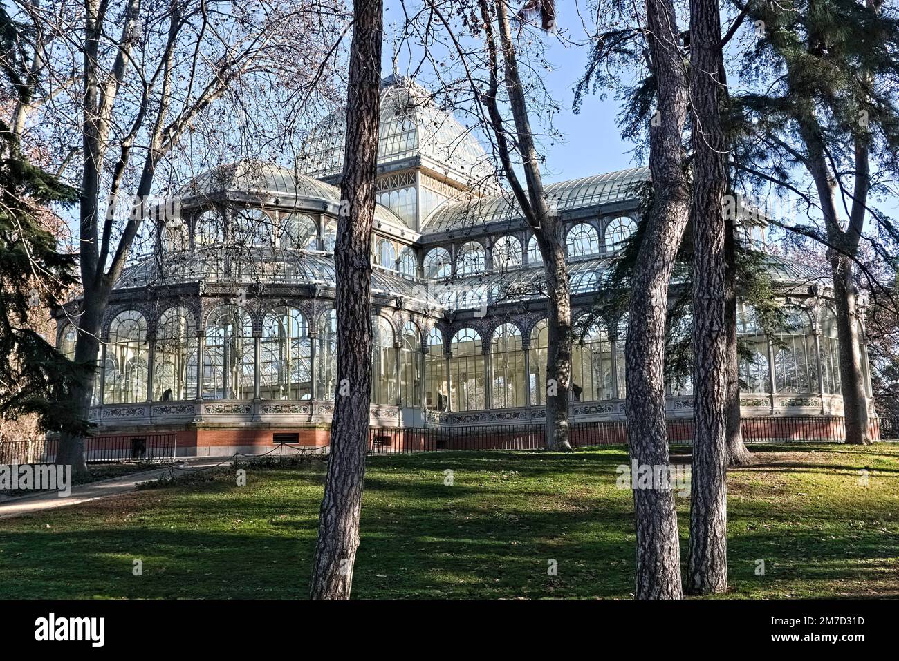 El Palacio de Cristal del Parque del Retiro en Madrid Stock Photo