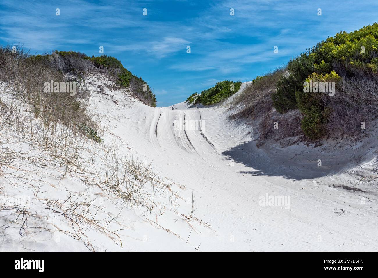 The road to the Struisbaai Plaat, one of the longest uninterrupted beaches in the Southern Hemisphere Stock Photo