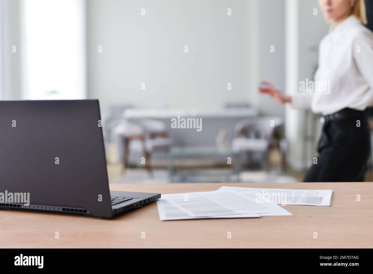 Workplace home laptop papers hi-res stock photography and images - Alamy