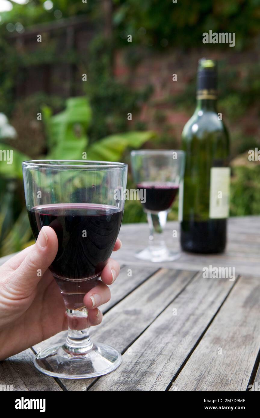 Bottle of wine and 2 glasses hi-res stock photography and images - Alamy