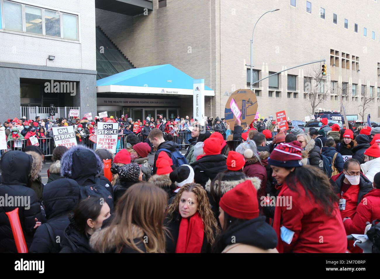 New York City nurses on strike at The Mount Sinai hospital in New York ...