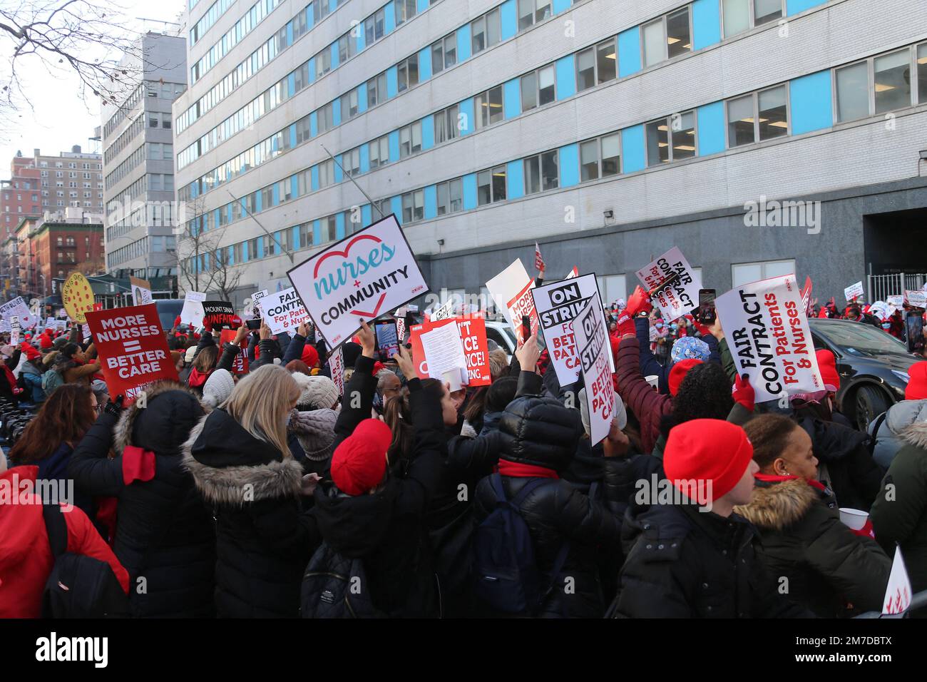 New York City nurses on strike at The Mount Sinai hospital in New York ...