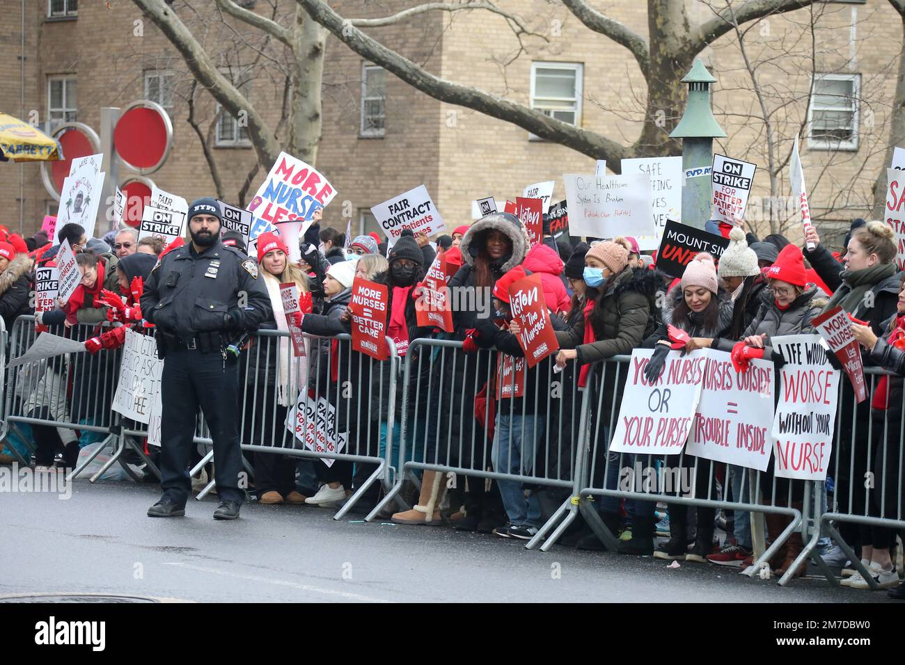 New York City nurses on strike at The Mount Sinai hospital in New York ...
