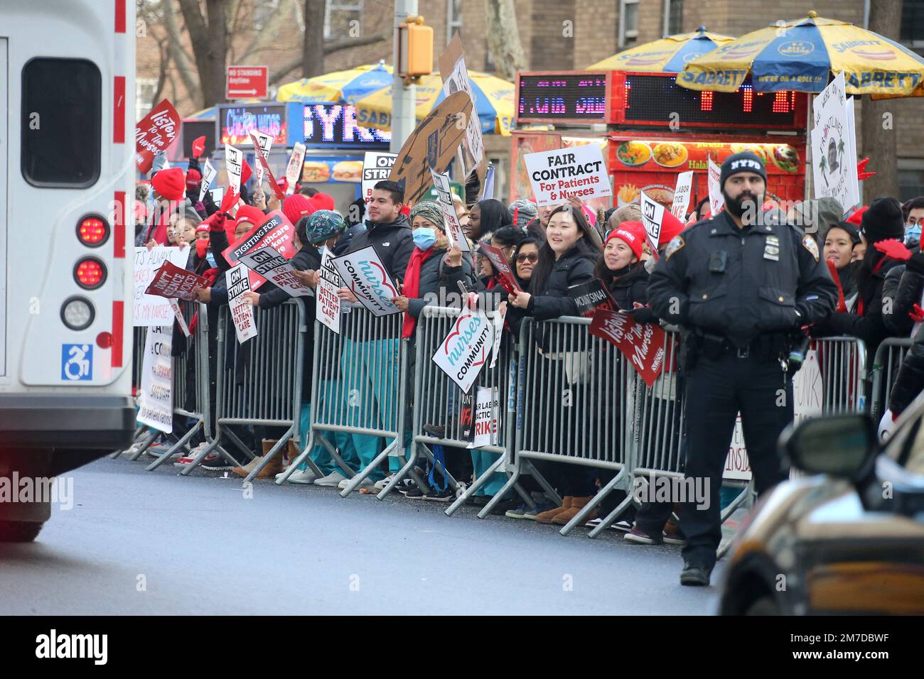 New york city nurses strike hi-res stock photography and images - Alamy