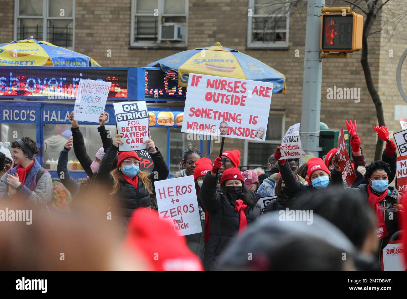 New York City nurses on strike at The Mount Sinai hospital in New York ...