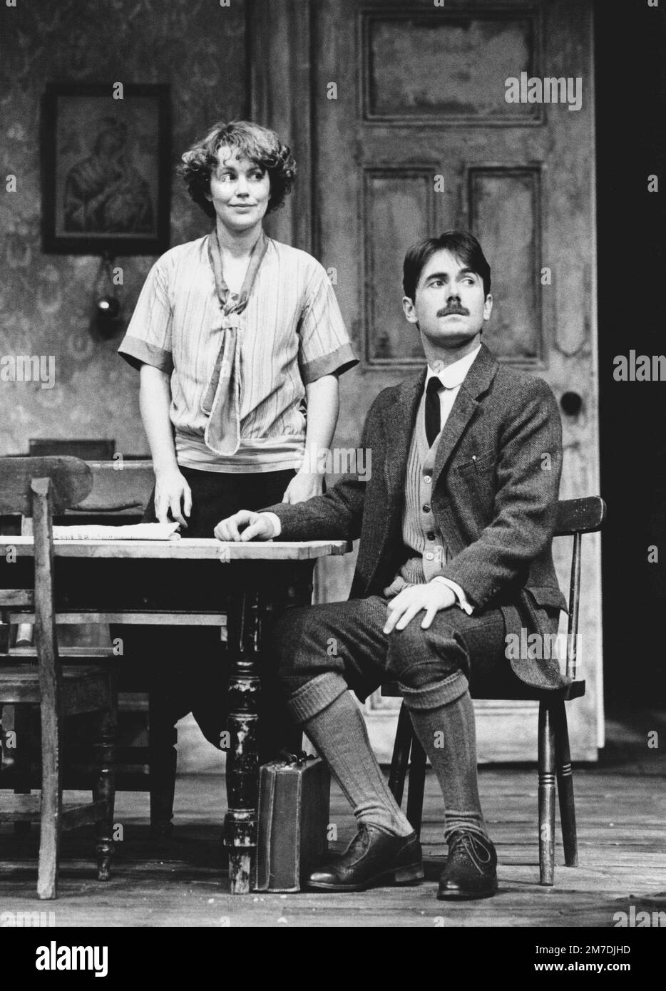 Dearbhla Molloy (Mary Boyle), Bryan Murray (Charles Bentham) in JUNO AND THE PAYCOCK by Sean O'Casey at the Royal Shakespeare Company (RSC), Aldwych Theatre, London WC2  07/10/1980  set design: John Gunter  costumes: Lindy Hemming  lighting: David Hersey  director: Trevor Nunn Stock Photo